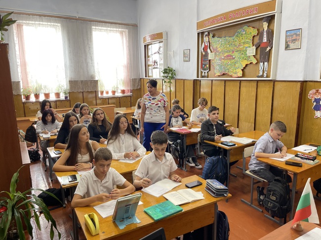 Седмокласници от Болградската гимназия в Украйна преминаха контролни тестове по български език
