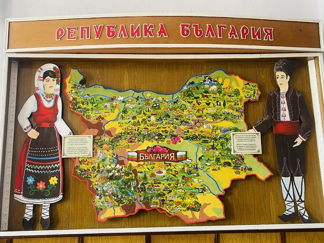 С часове по български език се започна учебната седмица в Болградската гимназия в Украйна 