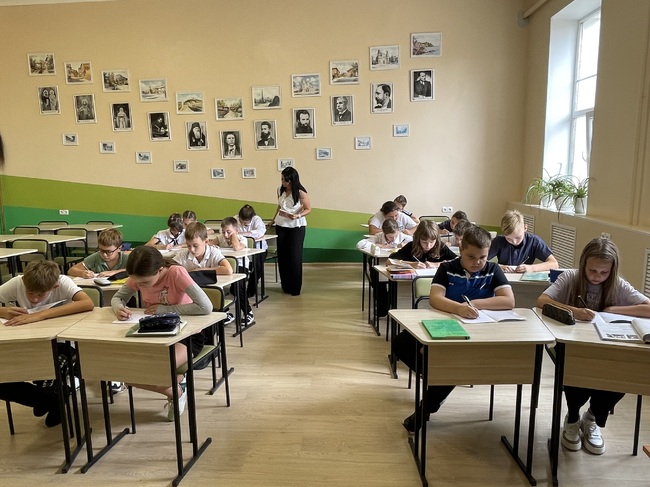 В Болградската гимназия в Украйна започна седмицата на детската и юношеската книга