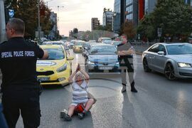 Траурно шествие - протест - "Да спасим дърветата на Опълченска"