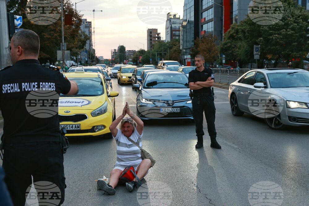 Траурно шествие - протест - "Да спасим дърветата на Опълченска"
