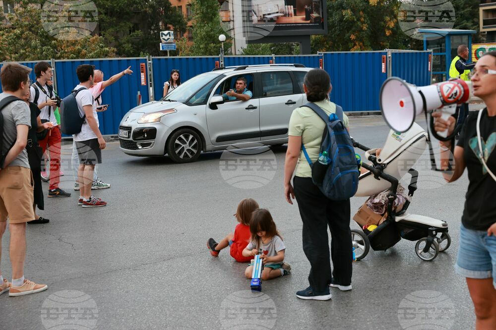 Траурно шествие - протест - "Да спасим дърветата на Опълченска"
