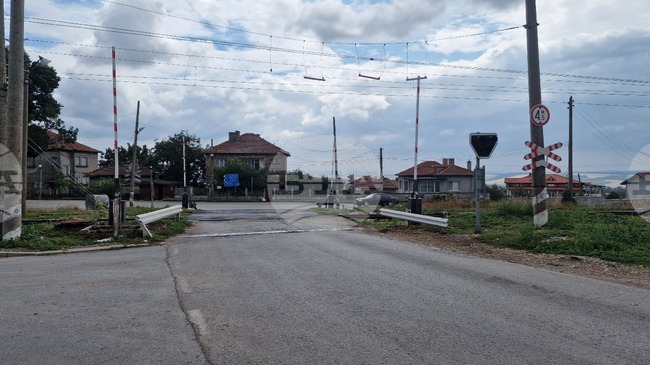 Поради повреда в контактна мрежа е преустановено движението на влаковете в участъка Разград - Самуил