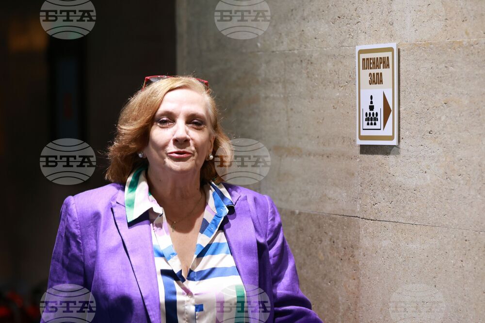 Държавата не може да функционира без бюджет - удължен или нов, каза Искра Михайлова от „ДПС - Ново начало"