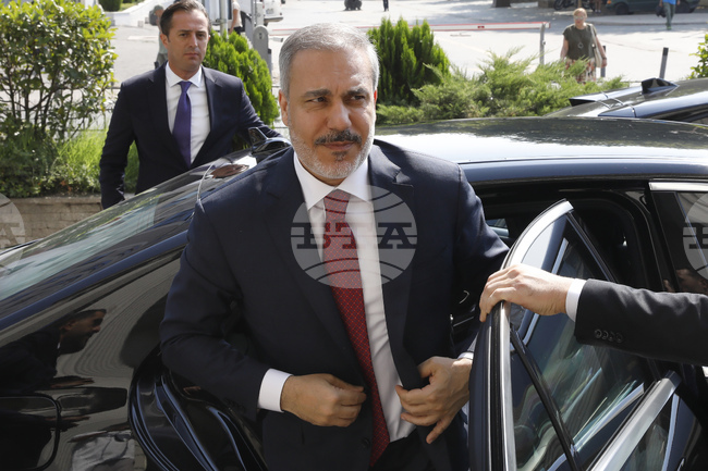 Турският външен министър призова гръцкия премиер да покаже кураж за напредък в двустранните отношения