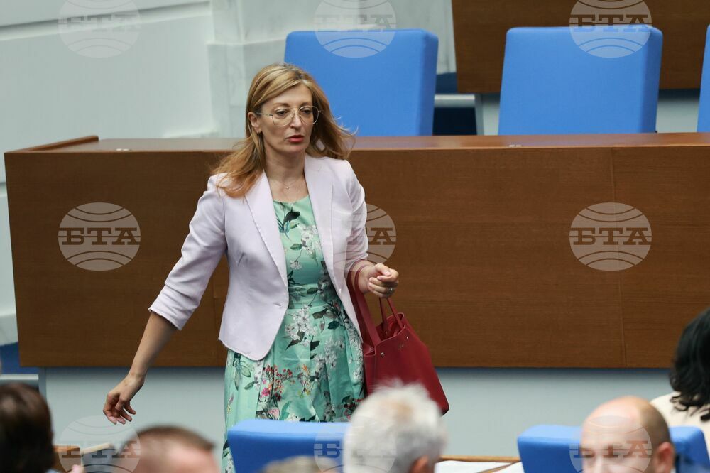 Парламент - заседание - Екатерина Захариева