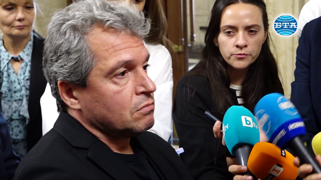 „Има такъв народ“ внесе документи в ЦИК за регистрация за участие в предсрочните парламентарни избори на 27 октомври