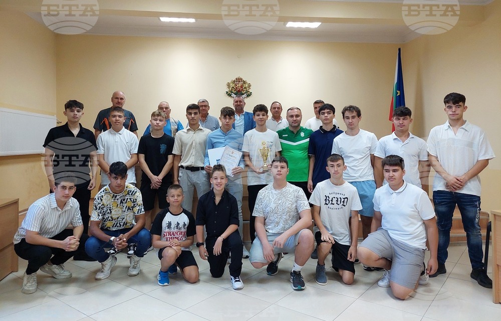 Община Исперих отличи с грамота за принос в развитието на спорта детския отбор към Футболния клуб „Бенковски"
