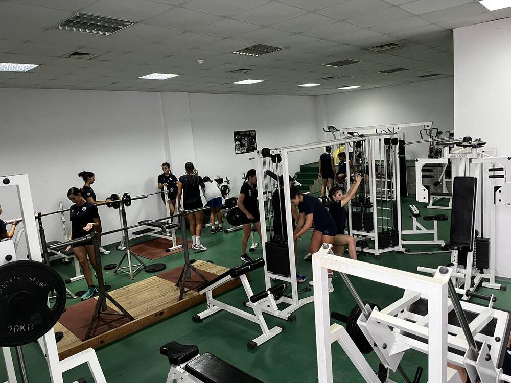 ЮЗУ „Неофит Рилски“ е домакин на подготвителния лагер на Волейболна академия „Стойчев – Казийски“