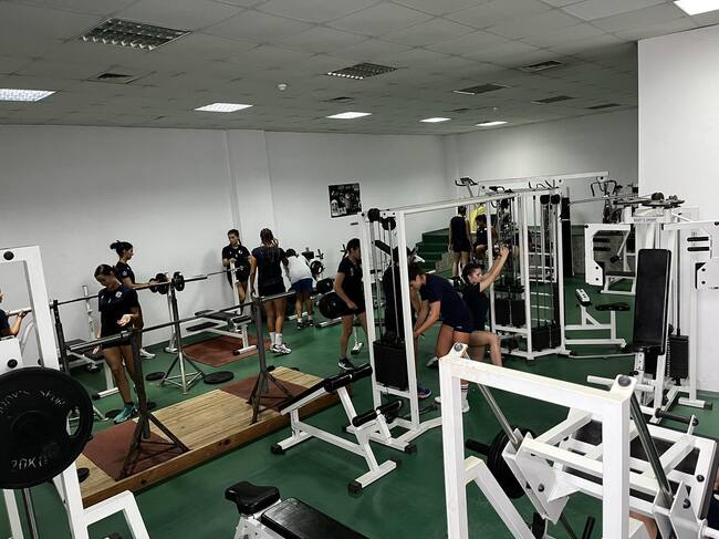 ЮЗУ „Неофит Рилски“ е домакин на подготвителния лагер на Волейболна академия „Стойчев – Казийски“