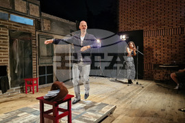 Шумен - театър - "Земята е плоска"