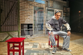 Шумен - театър - "Земята е плоска"