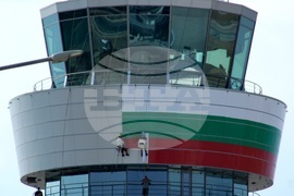 Летище "София" - контролна кула - национално знаме