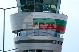 Летище "София" - контролна кула - национално знаме