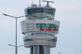 Летище "София" - контролна кула - национално знаме