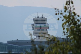 Летище "София" - контролна кула - национално знаме