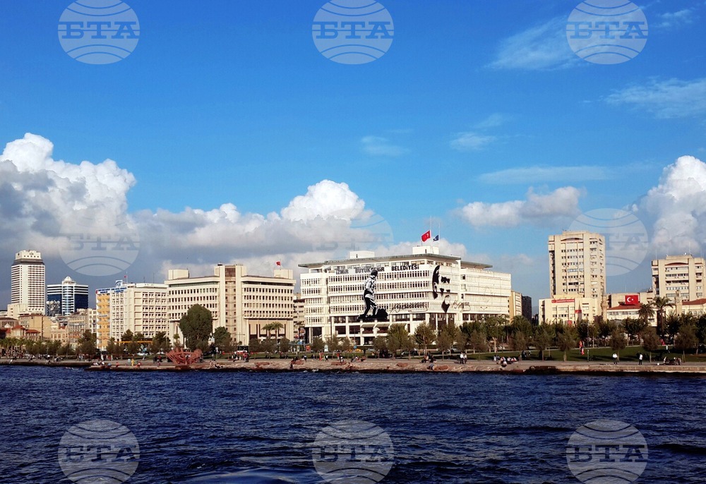 Турските власти издирват над 100 заподозрени за връзки с ФЕТО