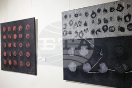 Добрич - „Хартията - същност и намеса“ - изложба