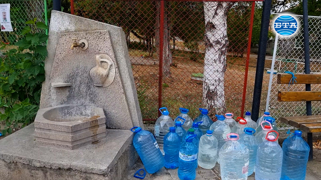 Месеци наред жители на Стралджанско са изправени пред тежки изпитания заради безводието