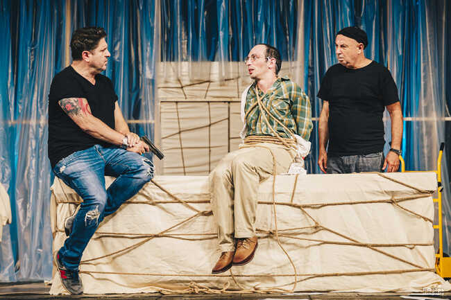 Драматичен театър „Борис Луканов“ – Ловеч: Ловешкият театър откри сезона със "Зимните навици на зайците"