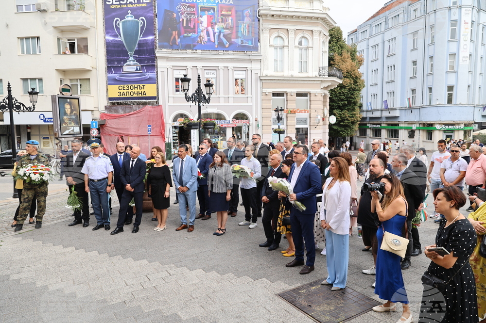 Пловдив - Ден на Съединението на България - паметна плоча на майор Райчо Николов