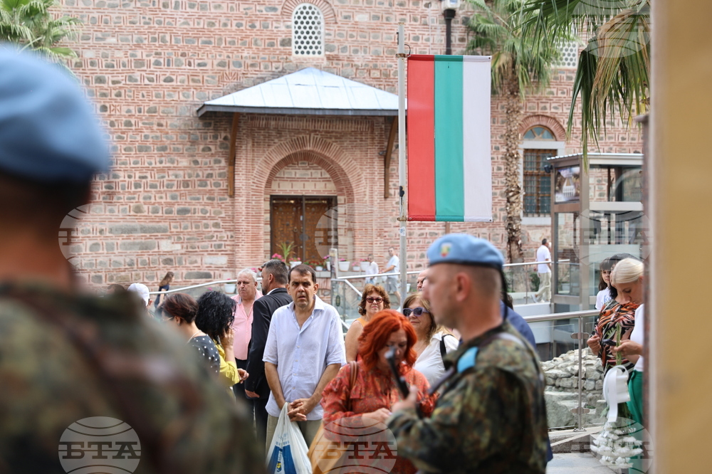 Пловдив - Ден на Съединението на България - паметна плоча на майор Райчо Николов