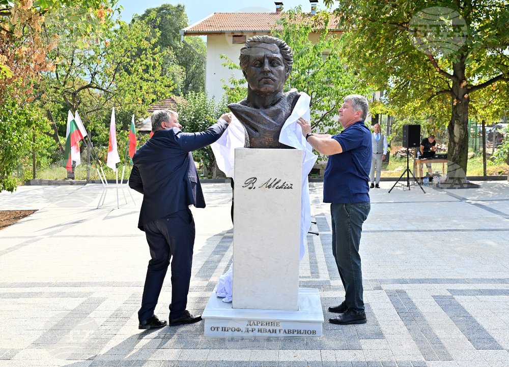 Чипровци - паметник на Васил Левски