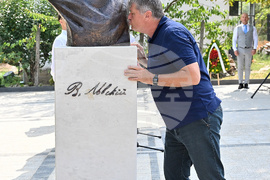 Чипровци - паметник на Васил Левски