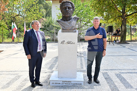 Чипровци - паметник на Васил Левски