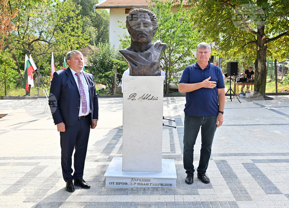 Чипровци - паметник на Васил Левски