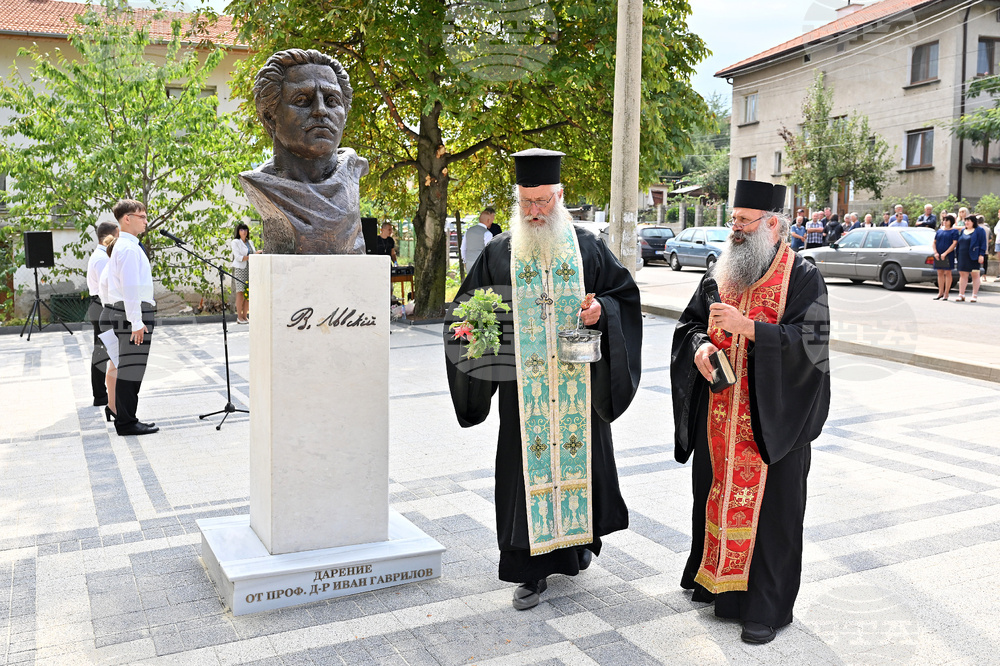 Чипровци - паметник на Васил Левски