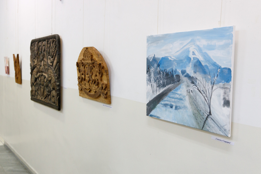 Югозападен университет „Неофит Рилски“ – Благоевград: Студентът Венцислав Захариев представи изложба „Изкуството е пътят“ в ЮЗУ „Неофит Рилски“