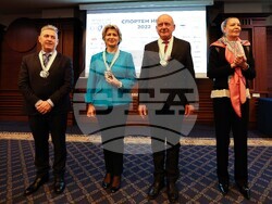 Министър Лечева присъства на церемонията по връчване на годишните награди „Спортен Икар”