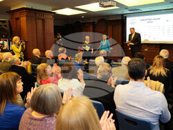 Министър Лечева присъства на церемонията по връчване на годишните награди „Спортен Икар”