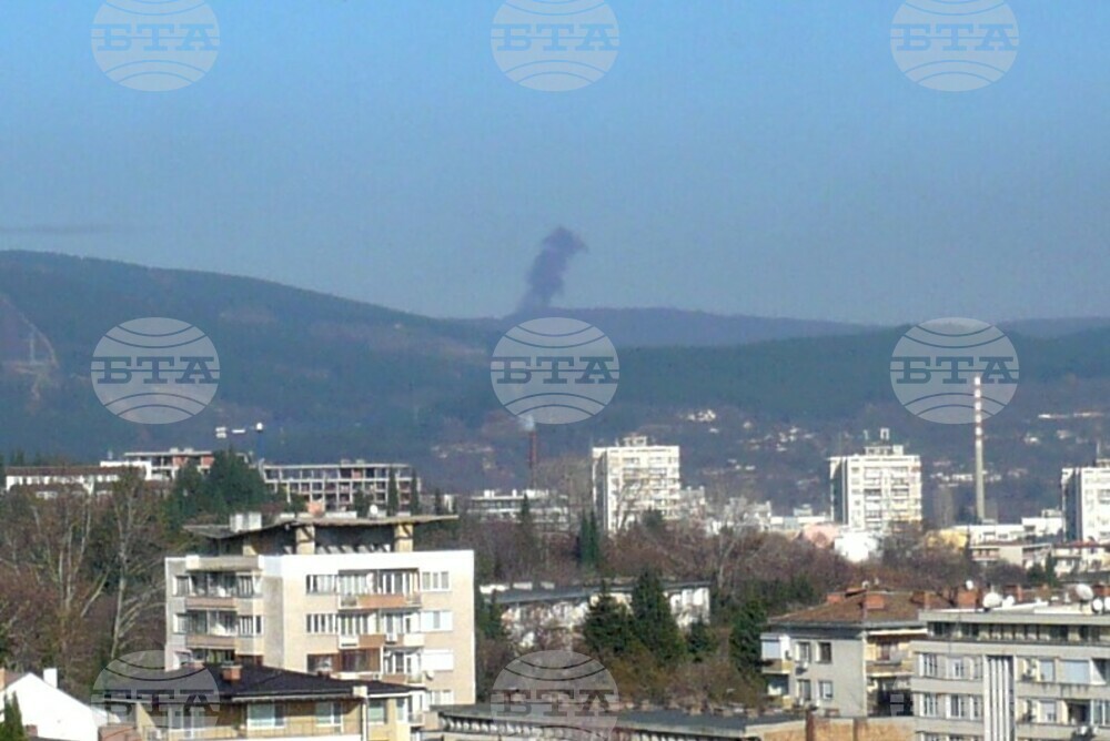Силни гърмежи притесниха старозагорци днес по обяд