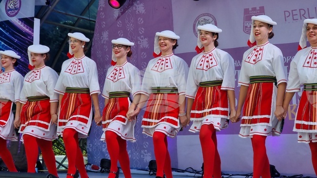 Тридесет състава от цялата страната ще участват в десетото юбилейно издание на Националния фолклорен събор „Ритъмът на България“ в Ловеч