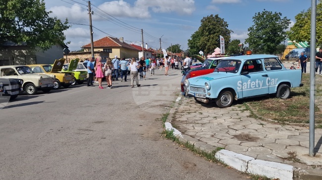 Повече от 50 автомобила участваха в 20-ото издание на ралито с трабанти в Лозница