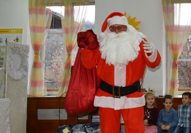 Община Ловеч осигури коледни лакомства за 1000 деца в детските градини и ясли