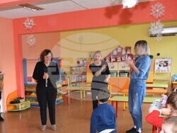 Снимка: Община Ловеч - Община Ловеч осигури коледни лакомства за 1000 деца в детските градини и ясли