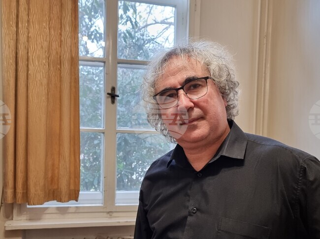 Цигуларят Веселин Демирев представя във Варна концертната програма „Церемониално, но (не) само за благородници” 