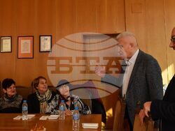 Кметът Денчо Бояджиев и заместник-кметът Добрин Добрев се срещнаха с председателите на пенсионерски клубове в Община Разград 