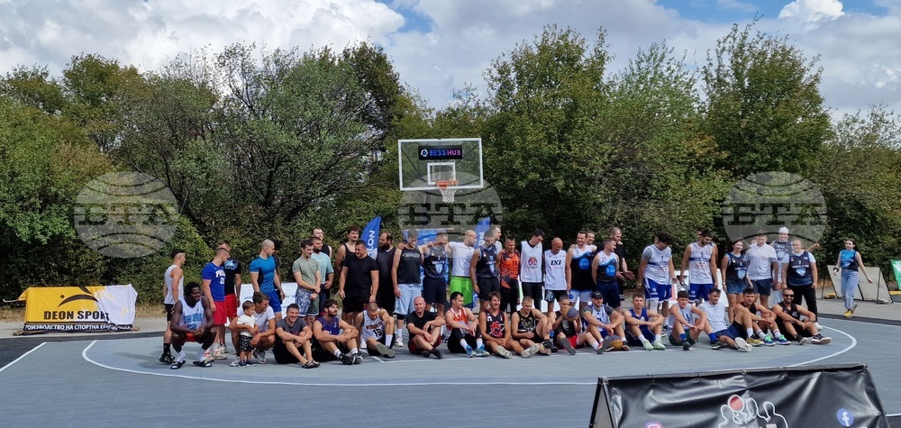Десет мъжки отбора се включиха в стрийтбол турнира "Shumen GT 3x3", организиран от Фондация "Гален Темелков" в Шумен