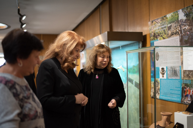 Министерство на културата: НИМ представи нови археологически находки в присъствието на вицепрезидента на България г-жа Илияна Йотова, зам.-министъра на културата доц. Д-р Пламен Славов и Негово Преосвещенство Белоградчишкия епископ Поликарп