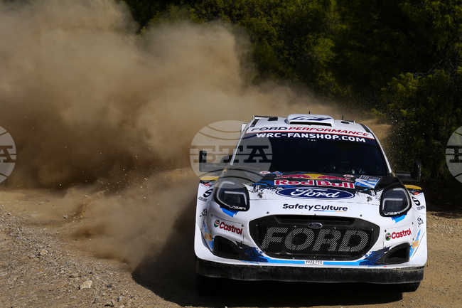 Лидерът в генералното класиране Елфин Евънс спука гума, Фурмо загуби водачеството в рали Саудитска Арабия заради наказание