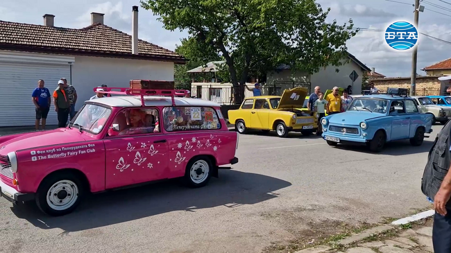 Повече от 50 автомобила участваха в 20-ото издание на ралито с трабанти в Лозница