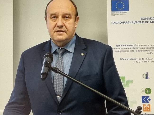 Реализирането на проекта "Национален център по мехатроника и чисти технологии" беше представено на информационен ден