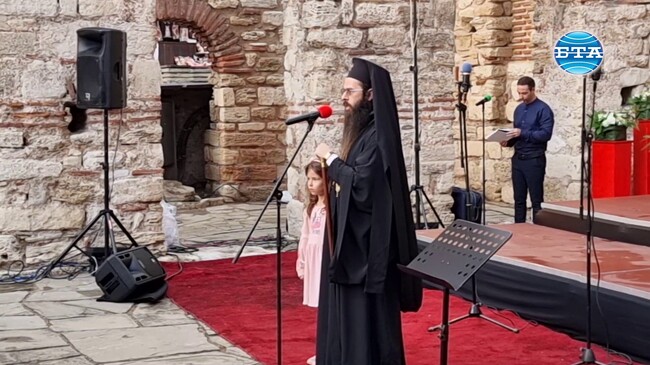 Малката Мария от Разград посрещна Сливенския митрополит Арсений в Несебър