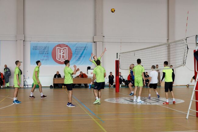 Над 100 участници се включиха в спортните турнири, посветени на 30-годишнината на специалност „Физическо възпитание и спорт“ в ЮЗУ „Неофит Рилски“