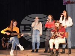 Община Видин: Гимназията с преподаване на чужди езици представи коледен спектакъл