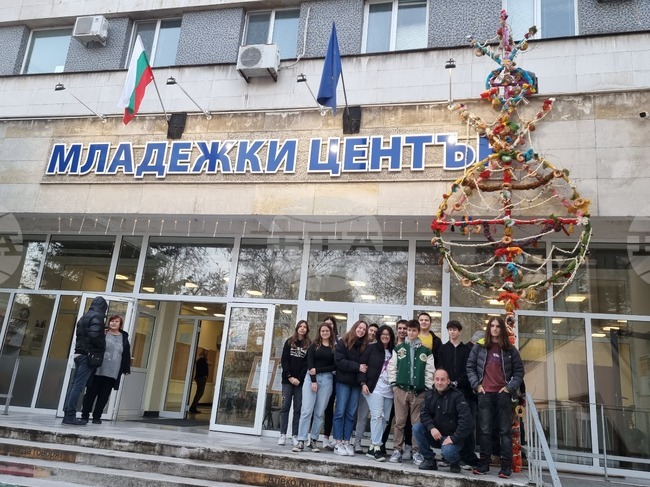 Хасково - Младежки център - сурвачка